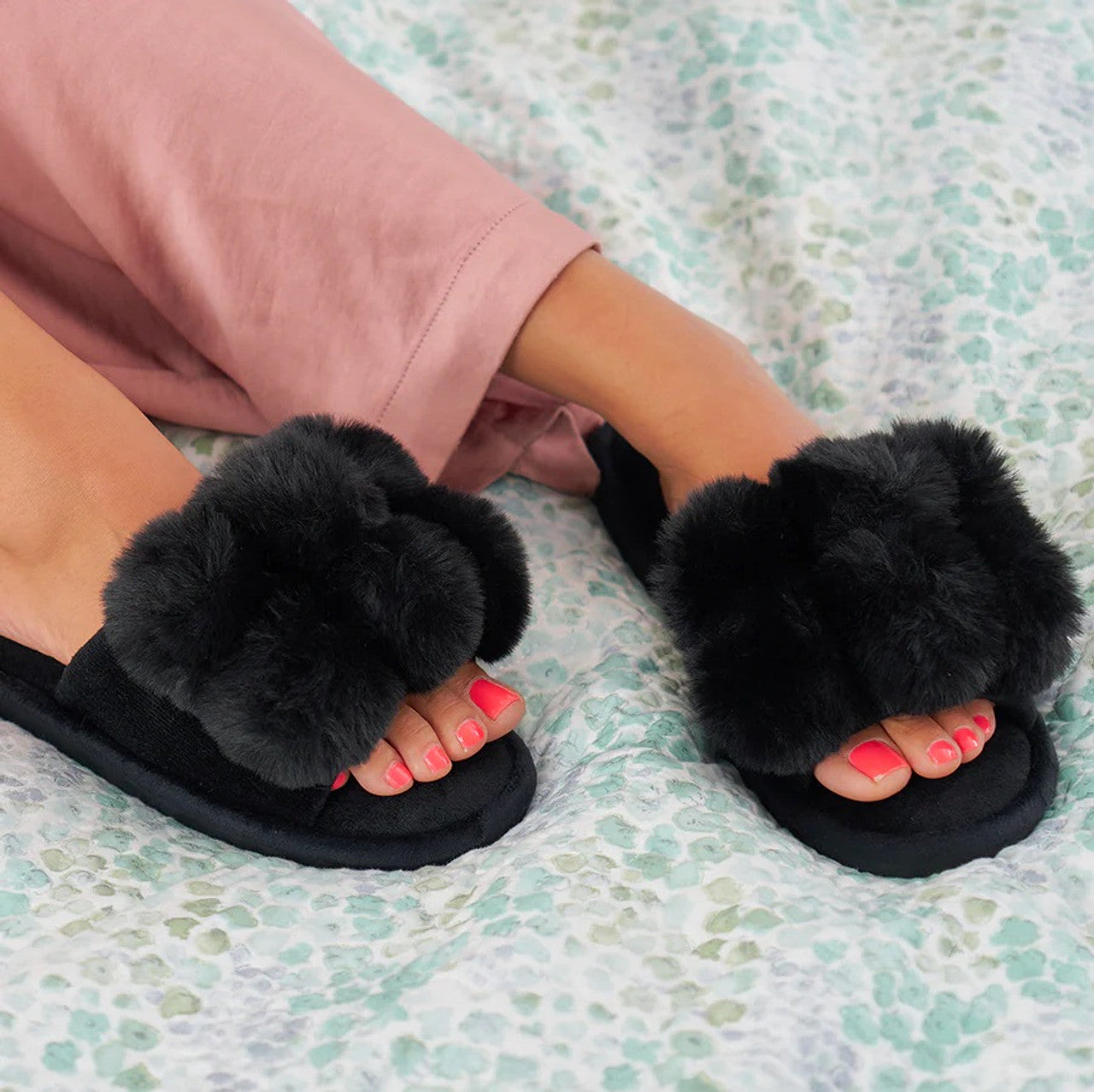 Annabel Trends  Pom Pom Slipper
