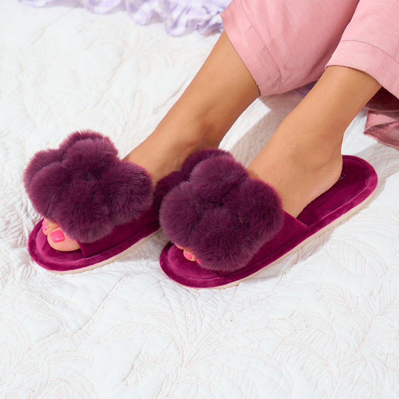 Annabel Trends  Pom Pom Slipper