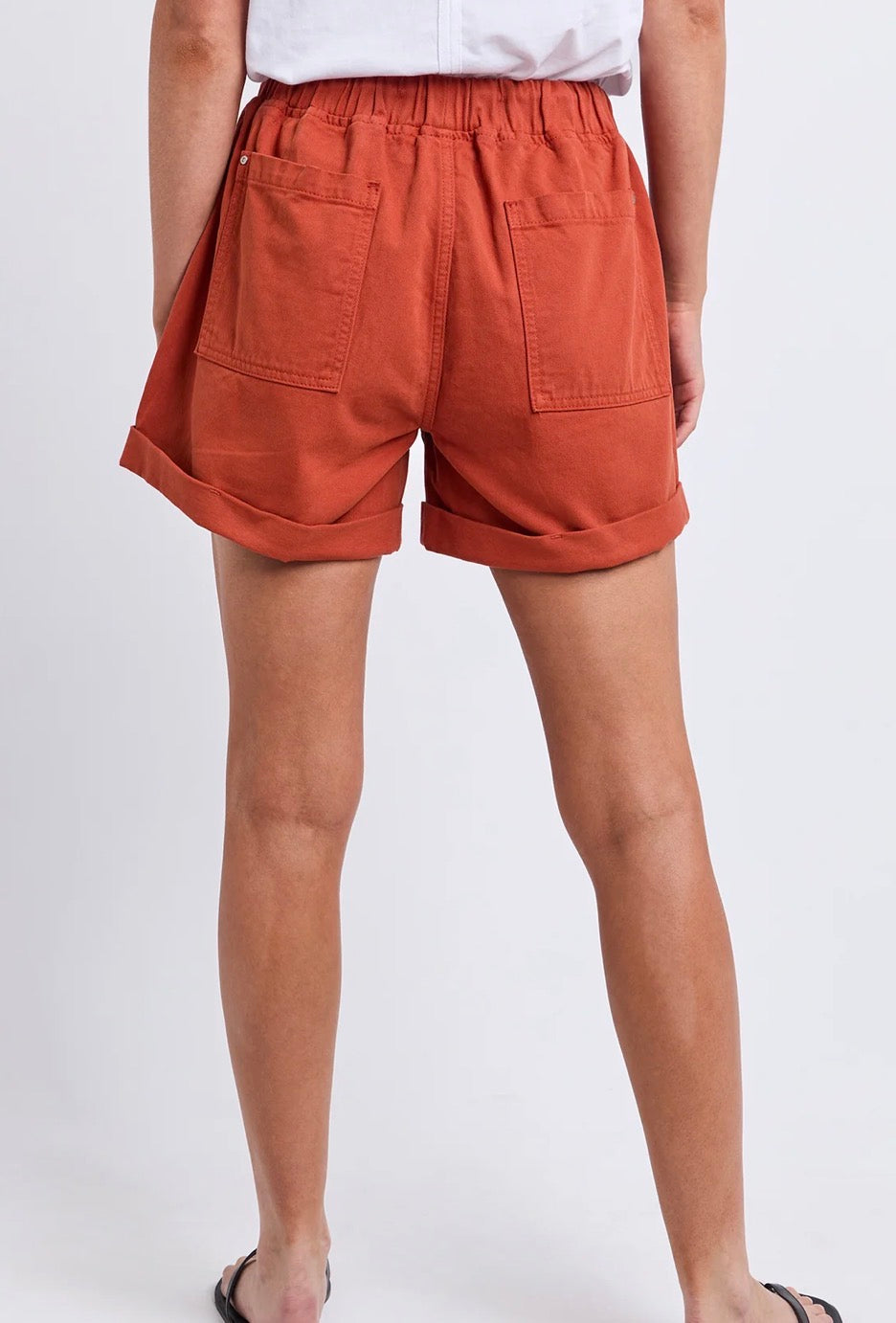 Elm Emma Relaxed Short Earth Brown