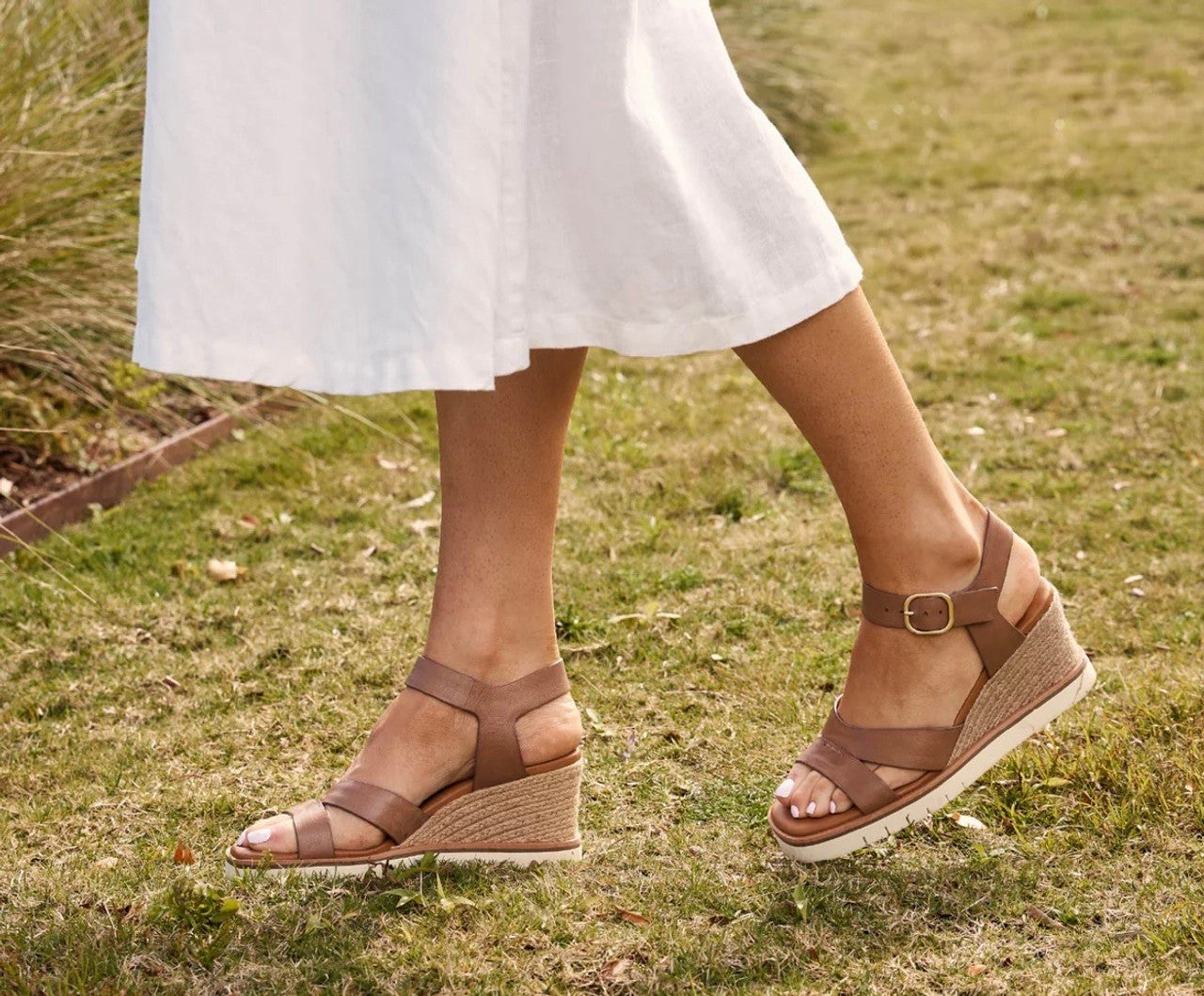 EOS Hazy Wedge Pecan