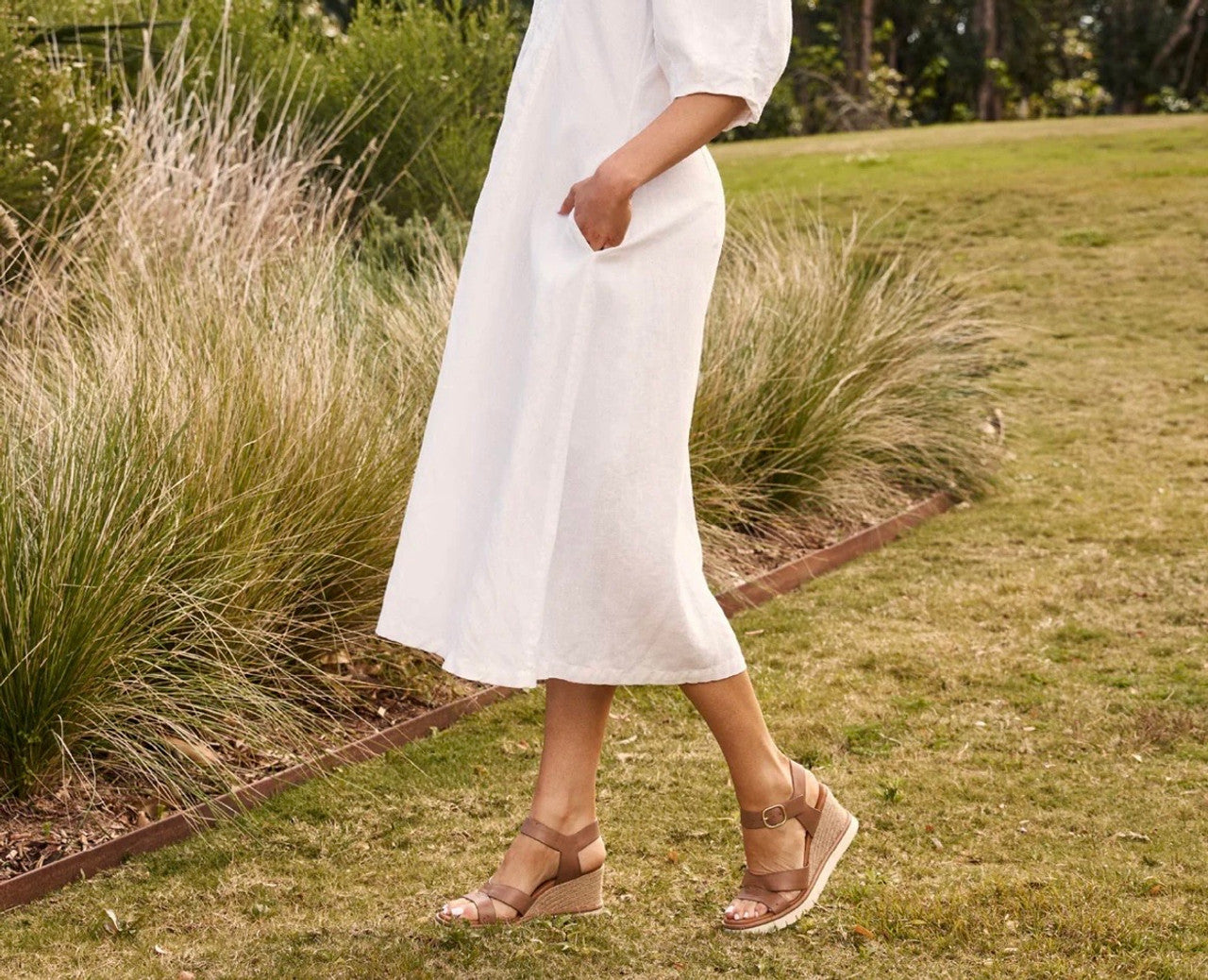 EOS Hazy Wedge Pecan