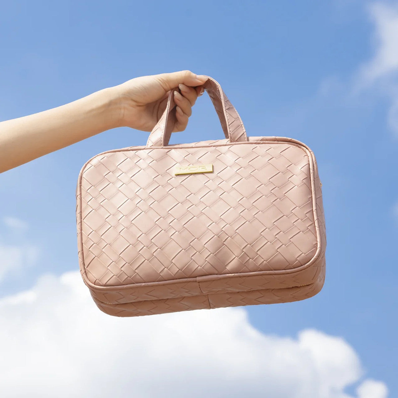 Mor Malta Hanging foldout travel case