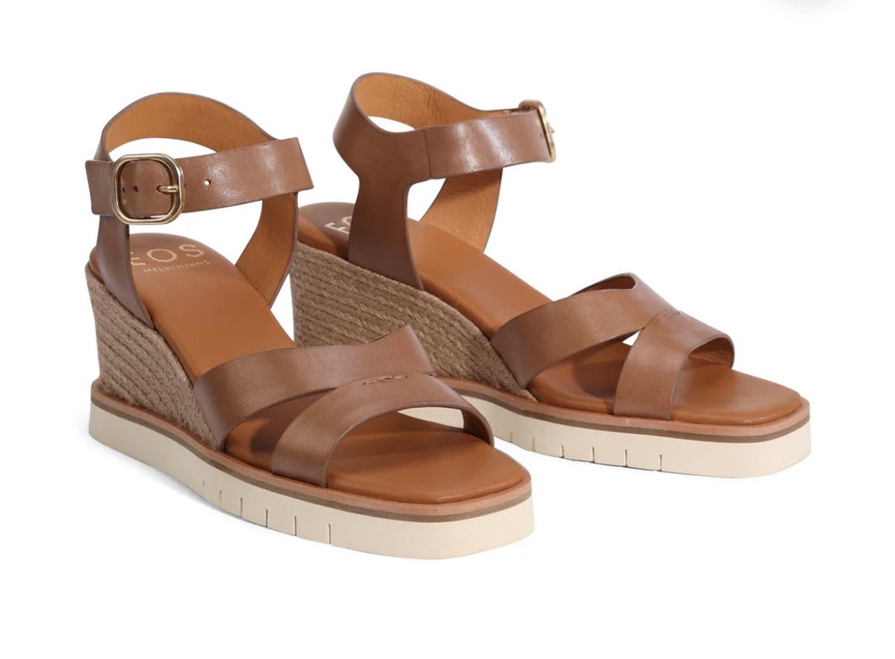 EOS Hazy Wedge Pecan