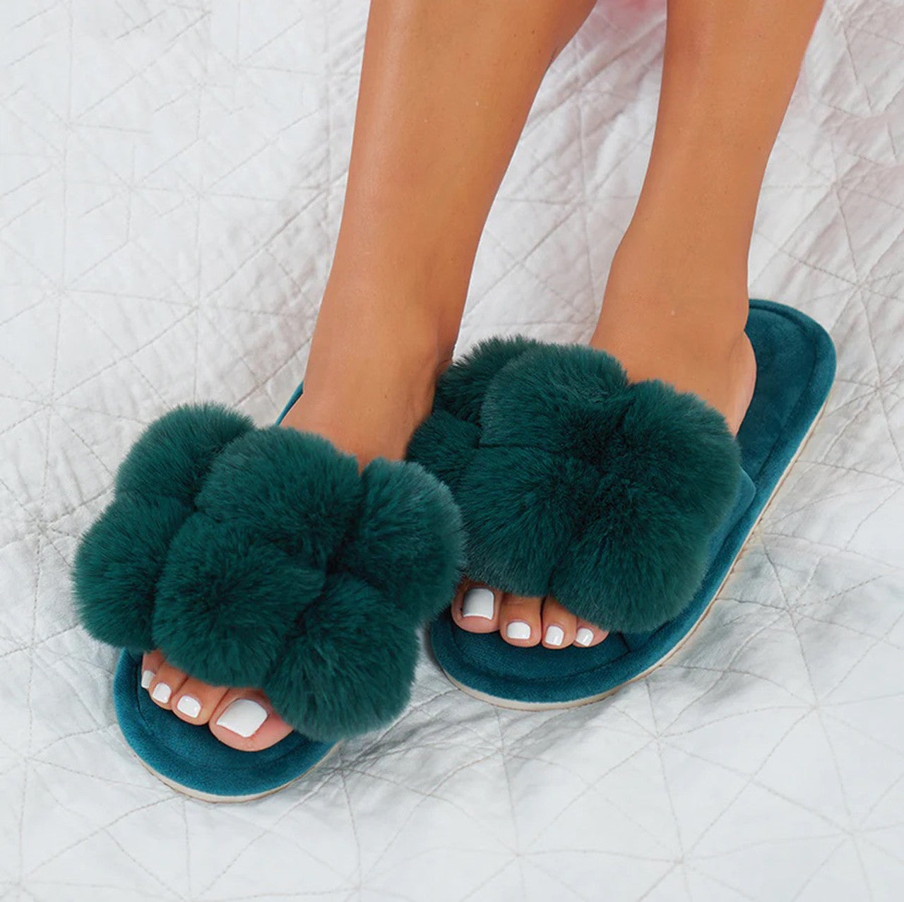 Annabel Trends  Pom Pom Slipper