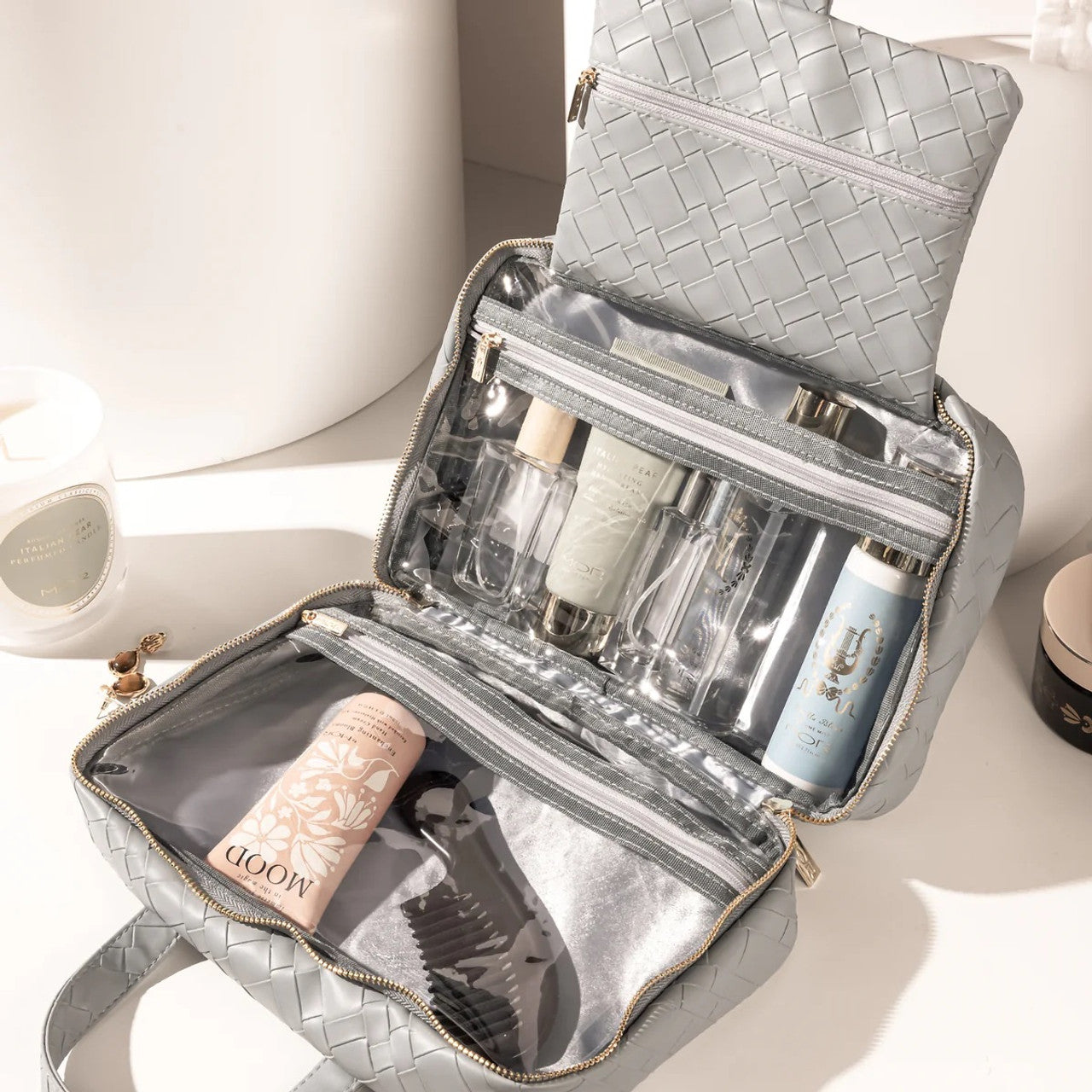 Mor Malta Hanging foldout travel case